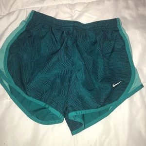 nike green shorts with design, medium in kids